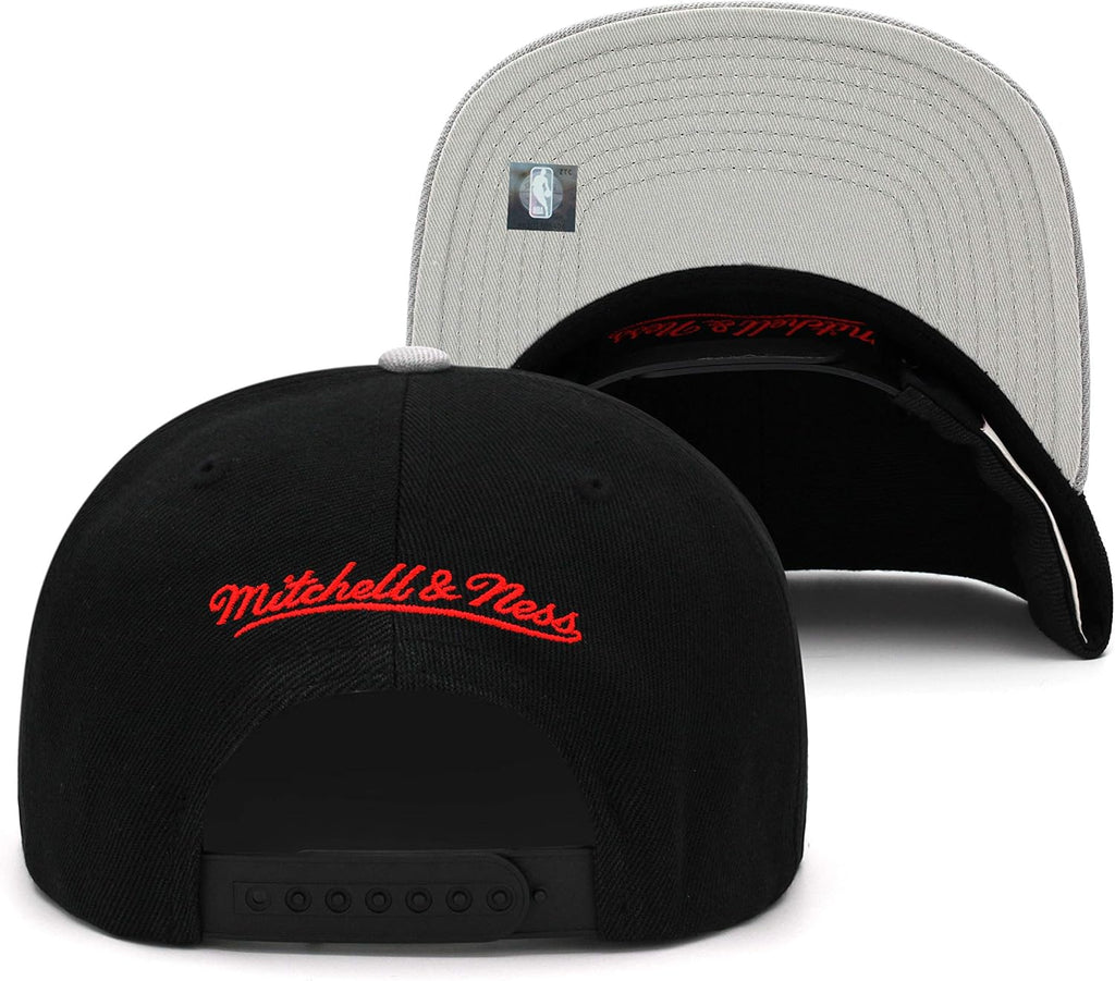 Mitchell & Ness Chicago Bulls 2 Tone Snapback Adjustable One Size Fits Most Hat Cap - Black and Gray