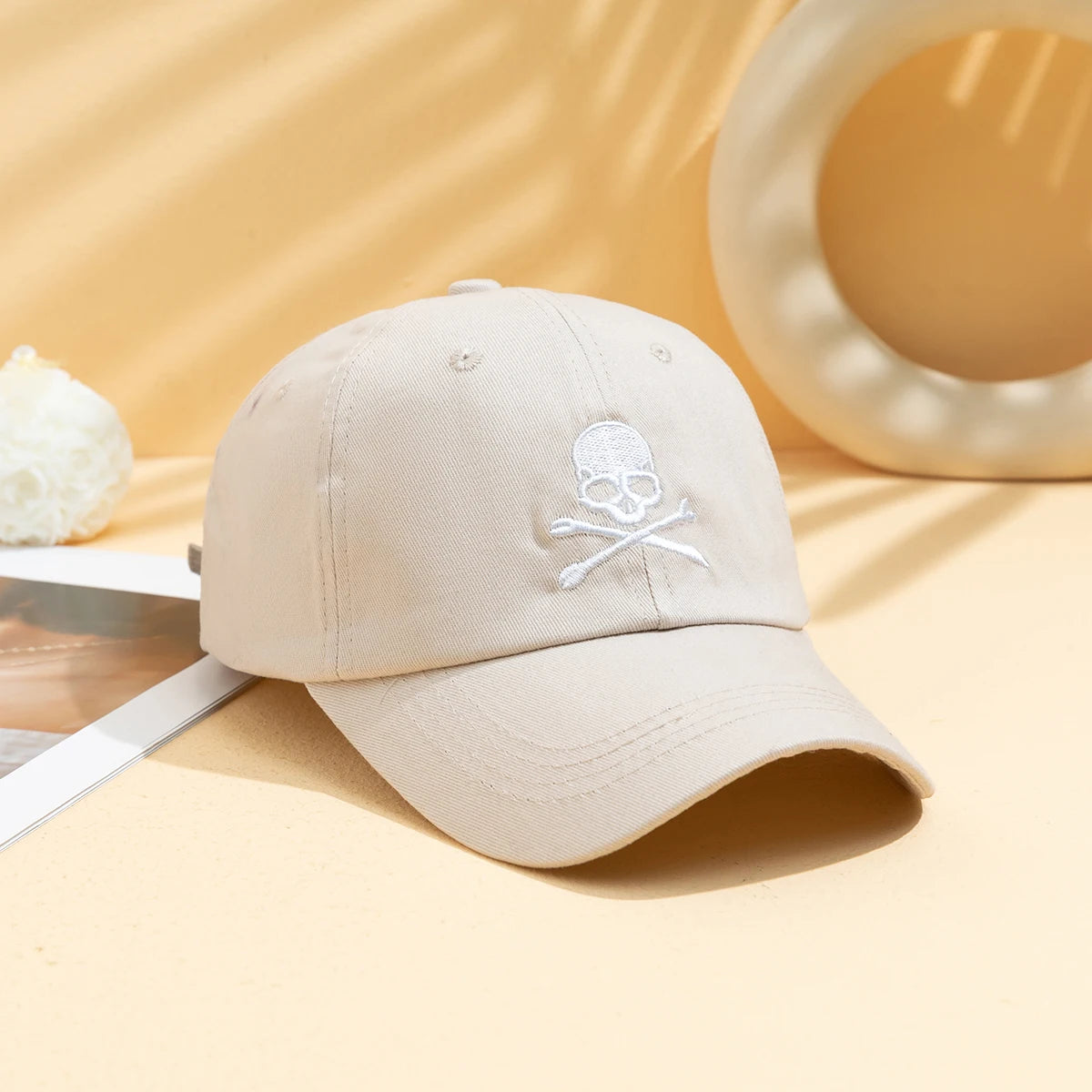 New fashionable and individual skull baseball caps for men and women, simple and versatile for spring and summer