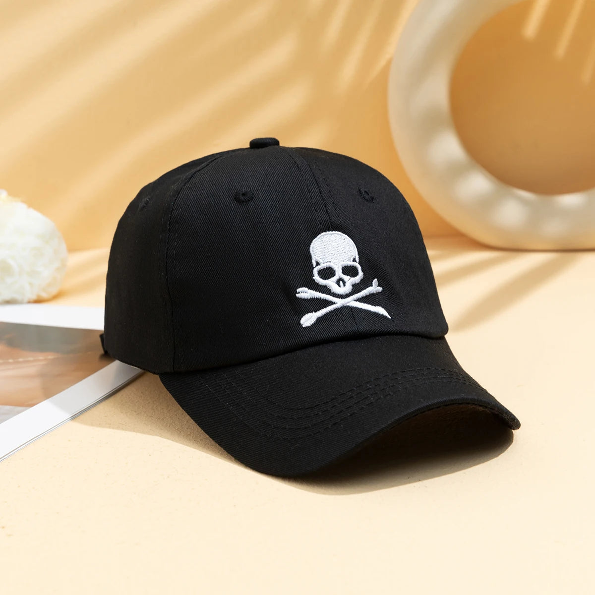 New fashionable and individual skull baseball caps for men and women, simple and versatile for spring and summer