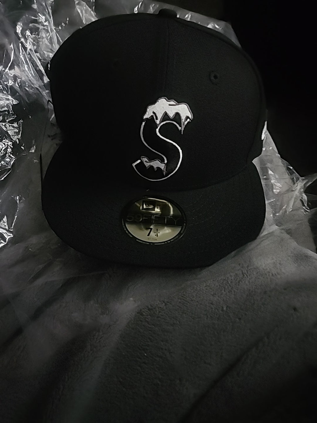 Supreme New Era 59Fifty Box Logo 7 1/4 Frosted Iced S Logo Black Bogo Deadstock